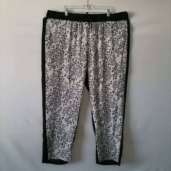 NWT Cassandra Womens Black High Rise Animal Print Drawstring Ankle Pants Size 2X - Picture 1 of 7